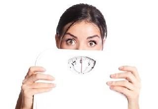 Девушка с весами удивляется